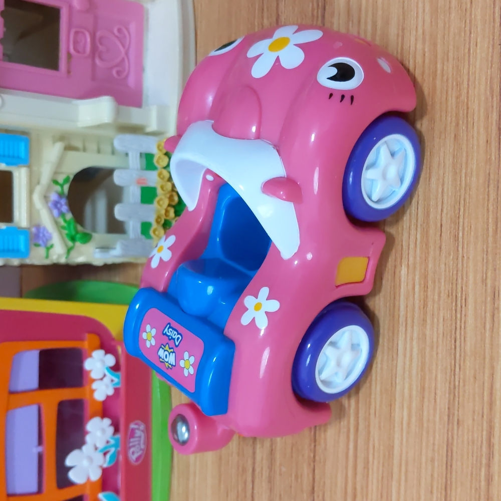 WOW Dynamite Daisy Racing Car
